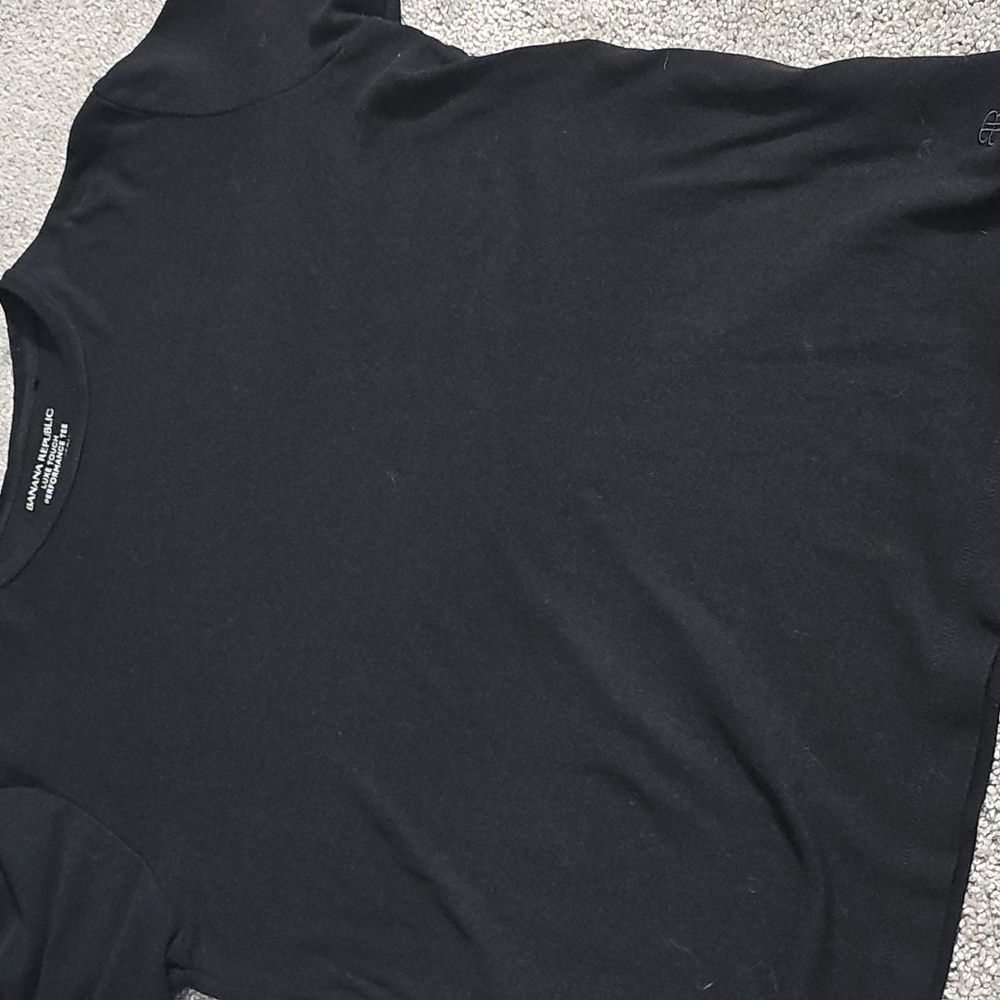 H3🔹️Banana Republic Men's Black T-Shirt